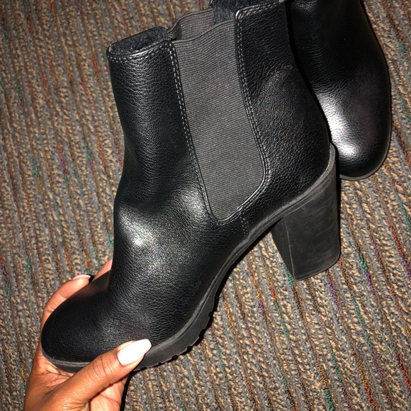 Black leather booties - Picture 3 of 3